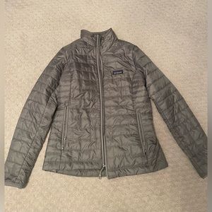 Patagonia light weight puffer jacket in silver